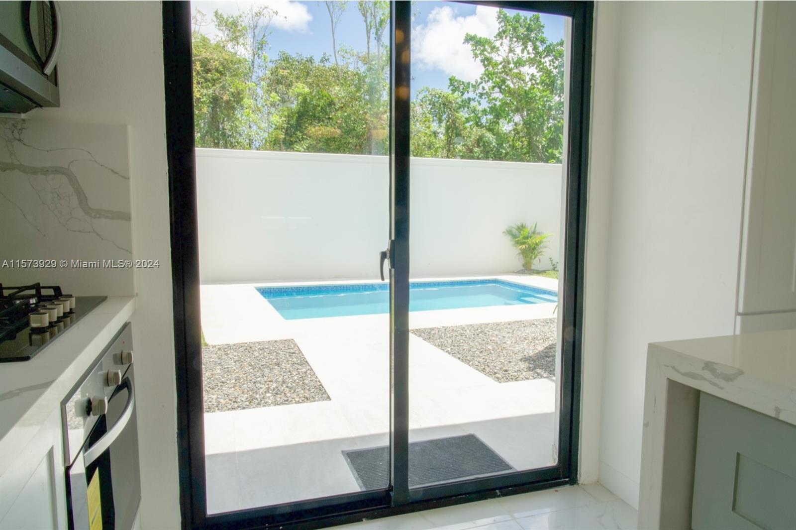 Cozi and Comfortable Single Family Home